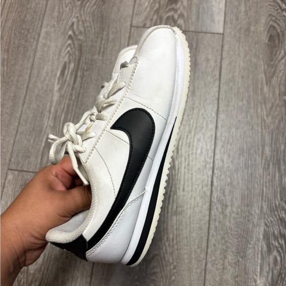 Nike Cortez black and white shoes - Picture 6 of 11